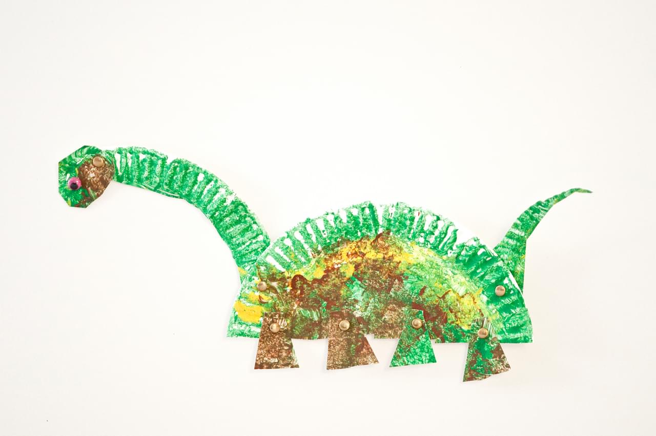 dinosaur with one plate on back